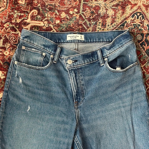 Abercrombie Ultra Highrise 90’s Straight Jean - Picture 12 of 12